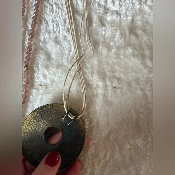 Five necklaces - Picture 6 of 7